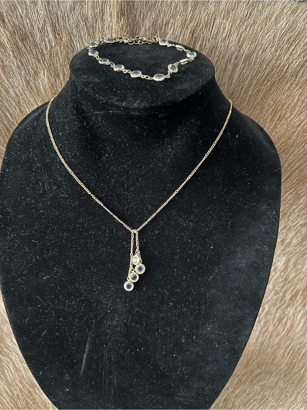 Vintage AVON Gold-tone Drop Pendant Necklace bracelet set